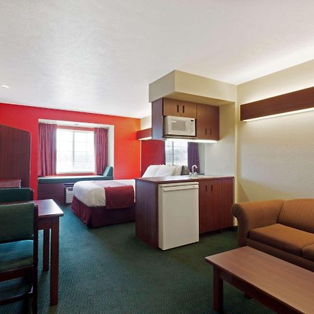 Microtel Inn & Suites By Wyndham ברנדון מראה חיצוני תמונה