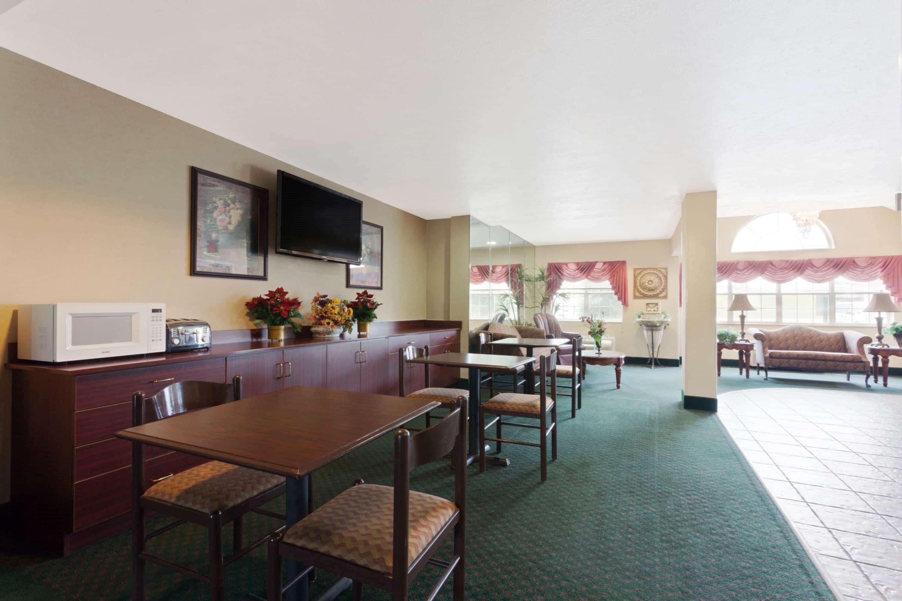 Microtel Inn & Suites By Wyndham ברנדון מראה חיצוני תמונה