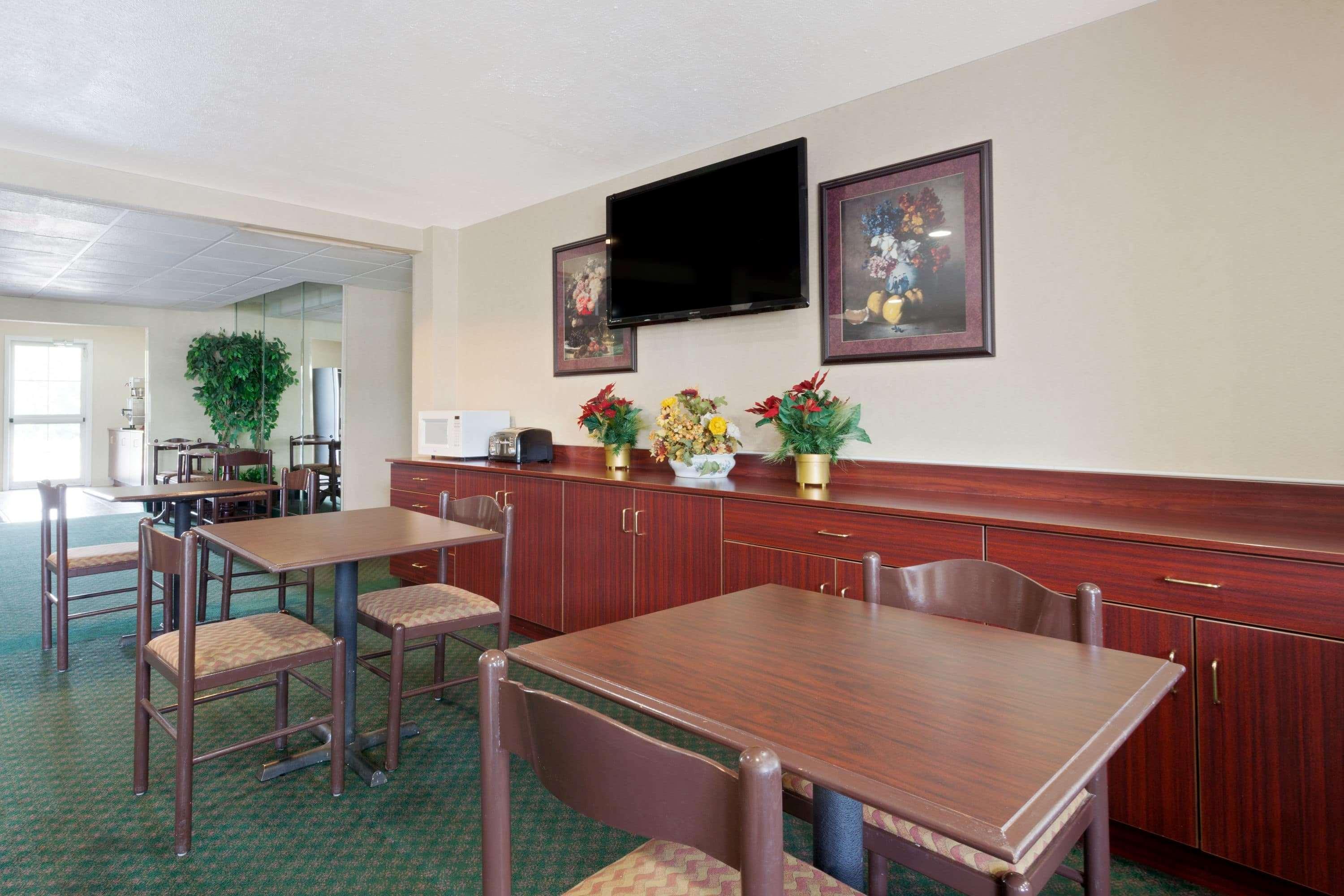 Microtel Inn & Suites By Wyndham ברנדון מראה חיצוני תמונה
