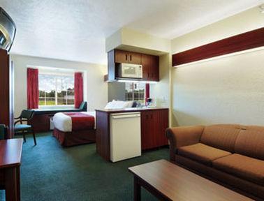 Microtel Inn & Suites By Wyndham ברנדון חדר תמונה